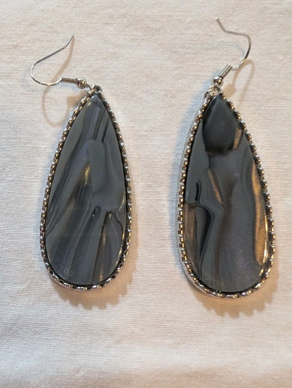 teardrop-shaped dangle earrings featuring dark patterned stone cabochons Silver